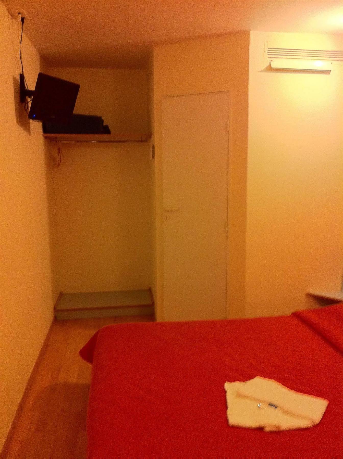 The Originals Access Aeroport, Hotel Aurillac Exterior photo